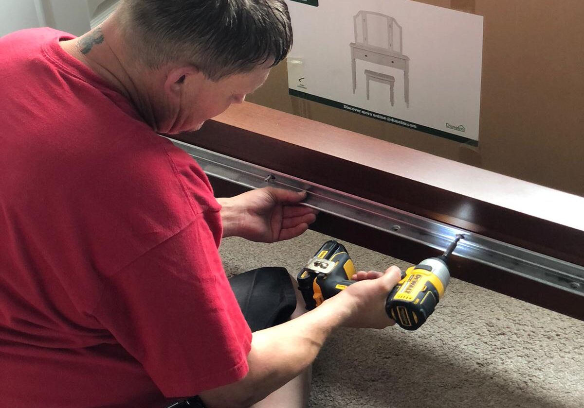 PHOTO-2020-11-21-09-19-38 2 putting bed together